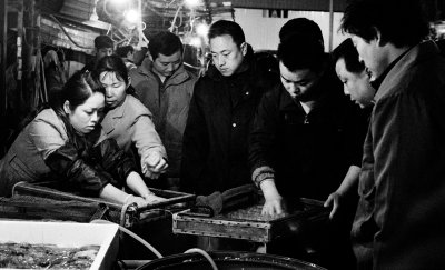 Traders judge the wares and make up their minds how much to pay. The fish market in Shanghai is old, simple and the action is over by 7am, yet a lot of good fish is sold there and it supplies a lot of the consumer markets around town.
People here are friendly and full of the joy of people having a good job and knowing it.